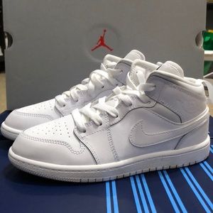 Jordan 1 Mid Size 2.5Y (All White)